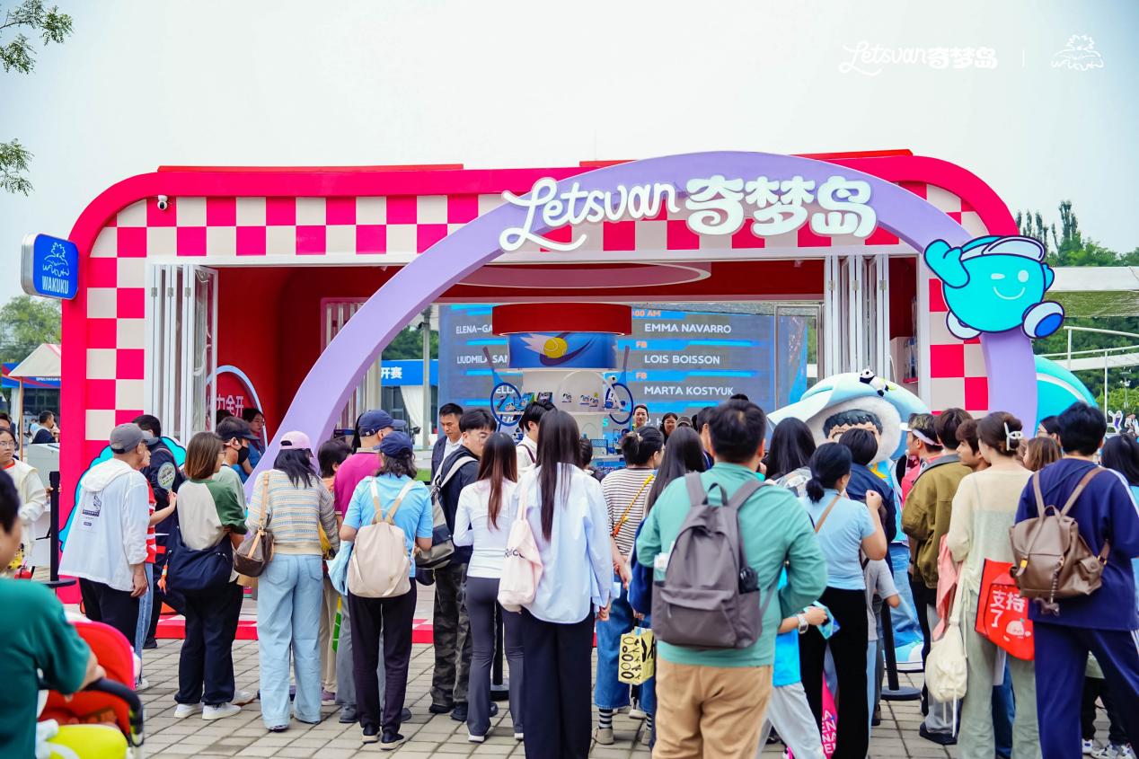 情感的新载, 标志着, 并与现场巨 情感的新载, 标志着, 并与现场巨