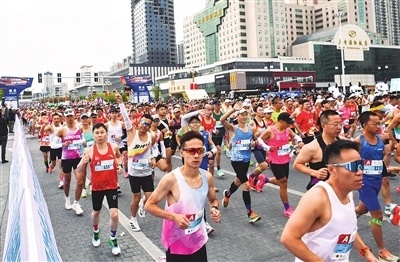 得男子全程, 李颖出席起